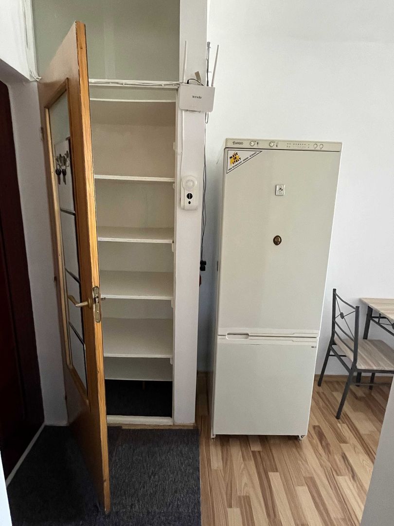 Garsoniera decomandata, centrala proprie, AC, zona Penny Fizicienilor - Poză 5