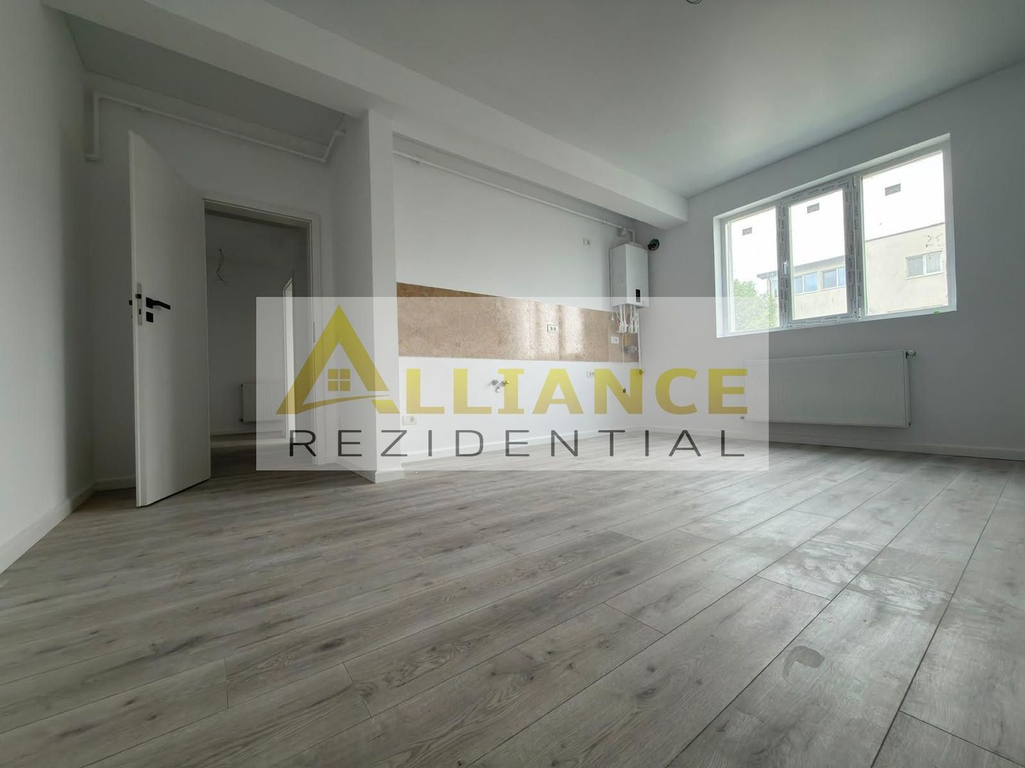 Apartament 3 camere cu parcare inclusa 100.000 euro - Poză 5