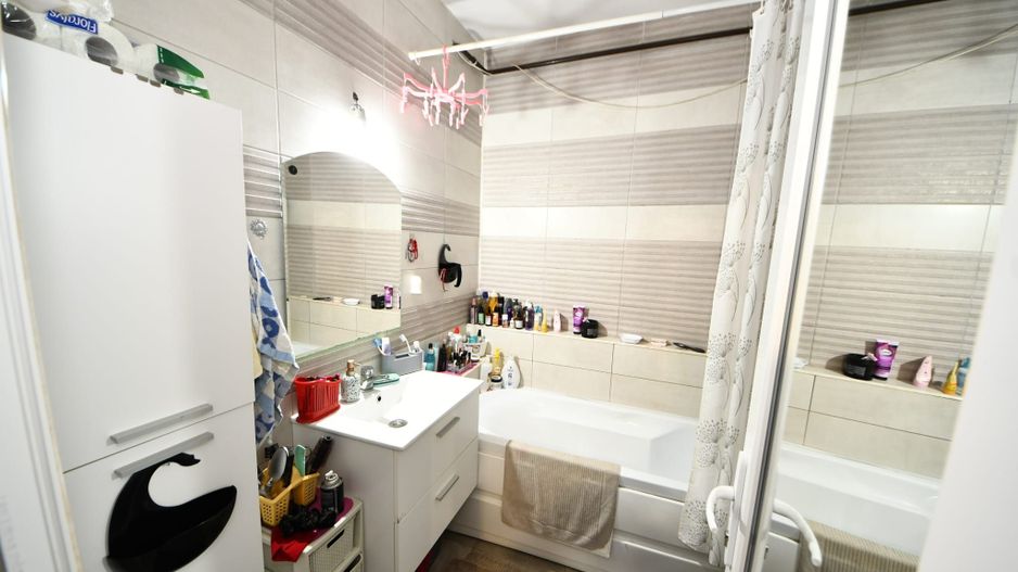 De vanzare casa cu 3 apartamente + anexa 75 mp, Comision 0% - Poză 11