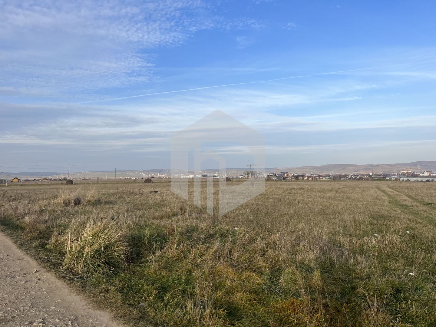 Teren intravilan 8000 mp. Ideal investitie/ Ogorului-Turnisor - Poză 3