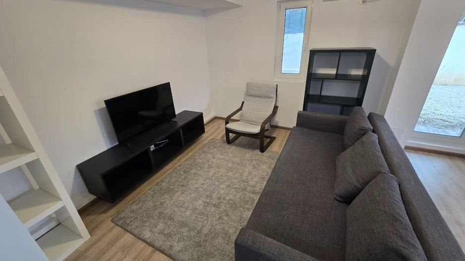 Aparament cu curte de inchiriat Tei - Poză 3