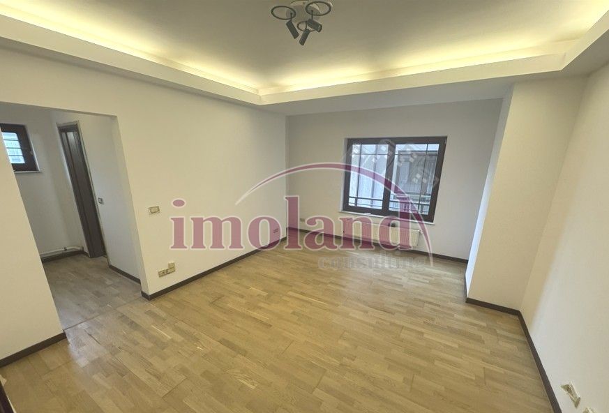 Inchiriere  - Etaj 1 - Imobil mixt - Piata Floreasca - Poză 2