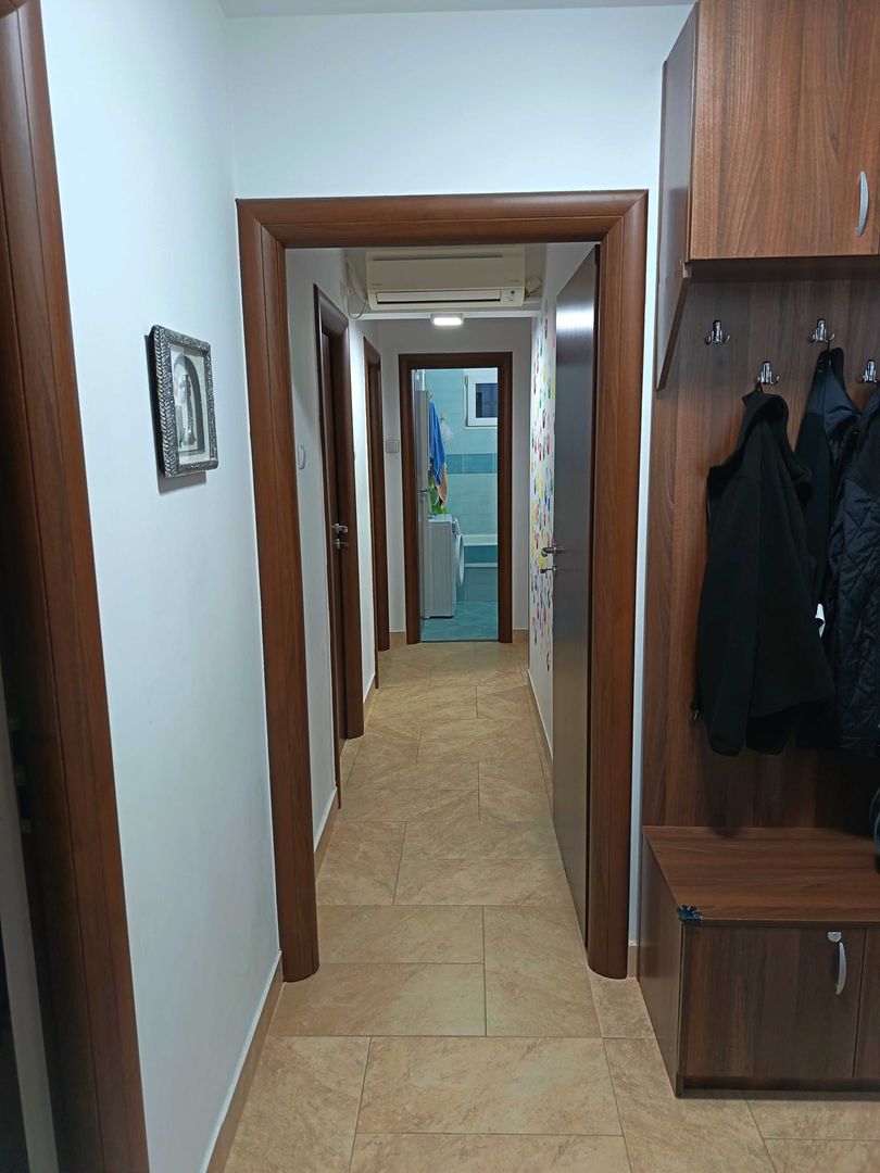 Apartament 4 camere, decomandat, 75 mp, Calea Grivitei, iesire metrou - Poză 1