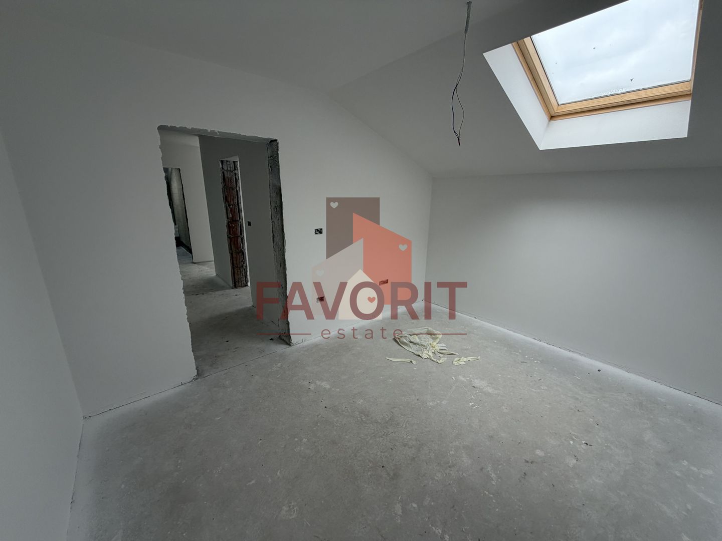 Decomandat. Zona Buziasului. Parcare in curte. - Poză 15