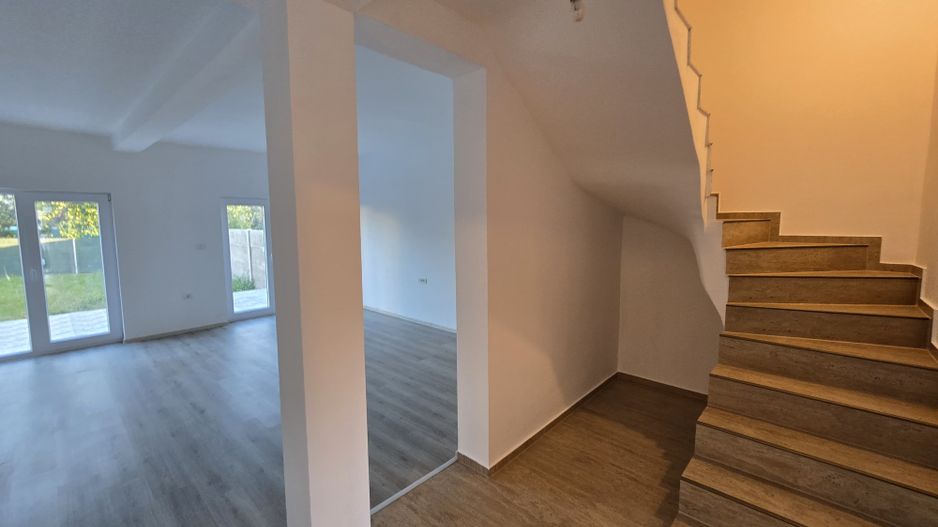 Sanandrei, Drum Asfaltat, Teren Generos, Buc Separata, 3 Dor, 2 Bai, dressing - Poză 4