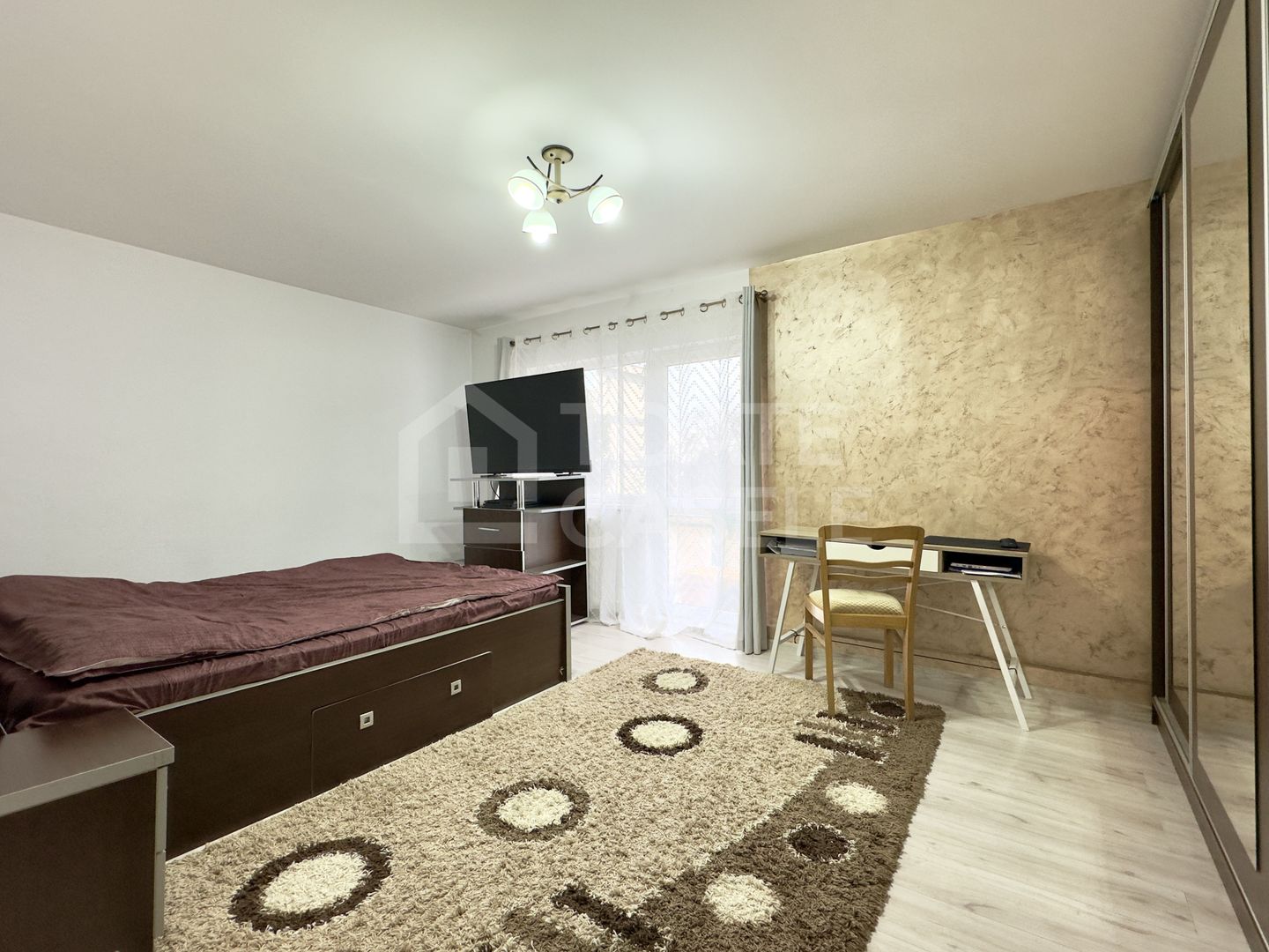 Apartament cu 3 camere, mobilat, utilat, zona Kaufland - Poză 1