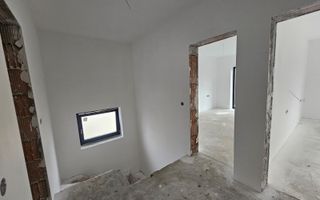Casa Sibiu, Poplaca 4 camere, 3 bai, terasa si curte NOU - Poză 15