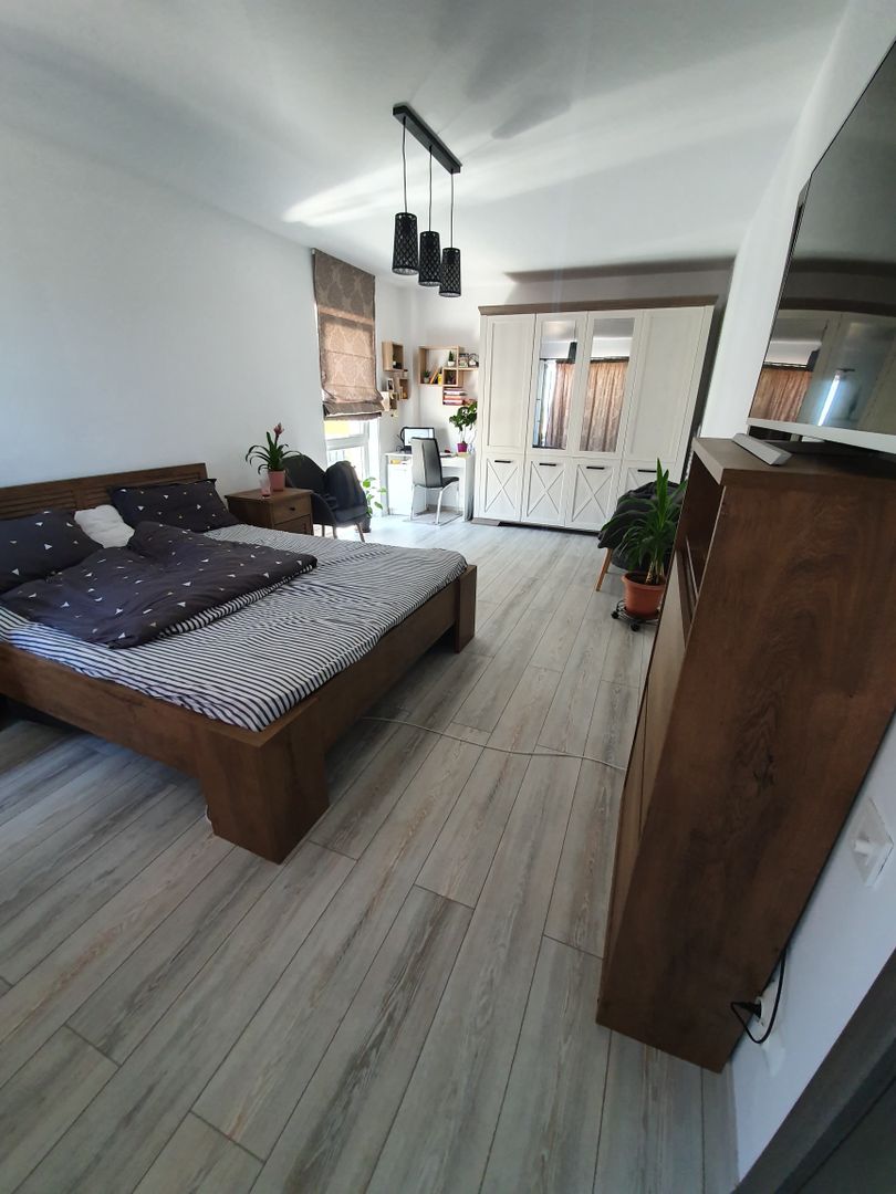 Apartament cu 3 camere, 2 bai, 2 terase, 2 garaje, in cartier Europa - Poză 13