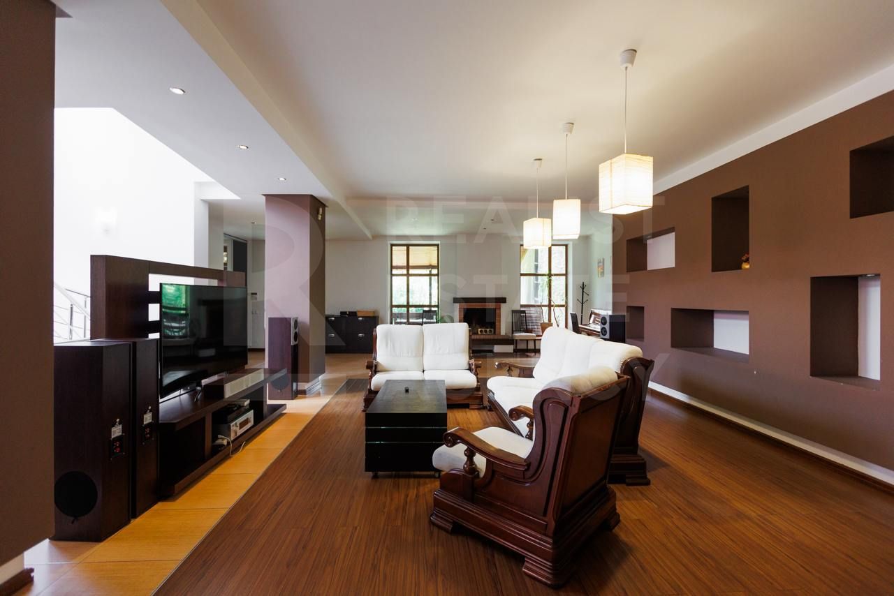 Chirie, casă/vilă, 6 camere, situată in inima capitalei - Poză 7