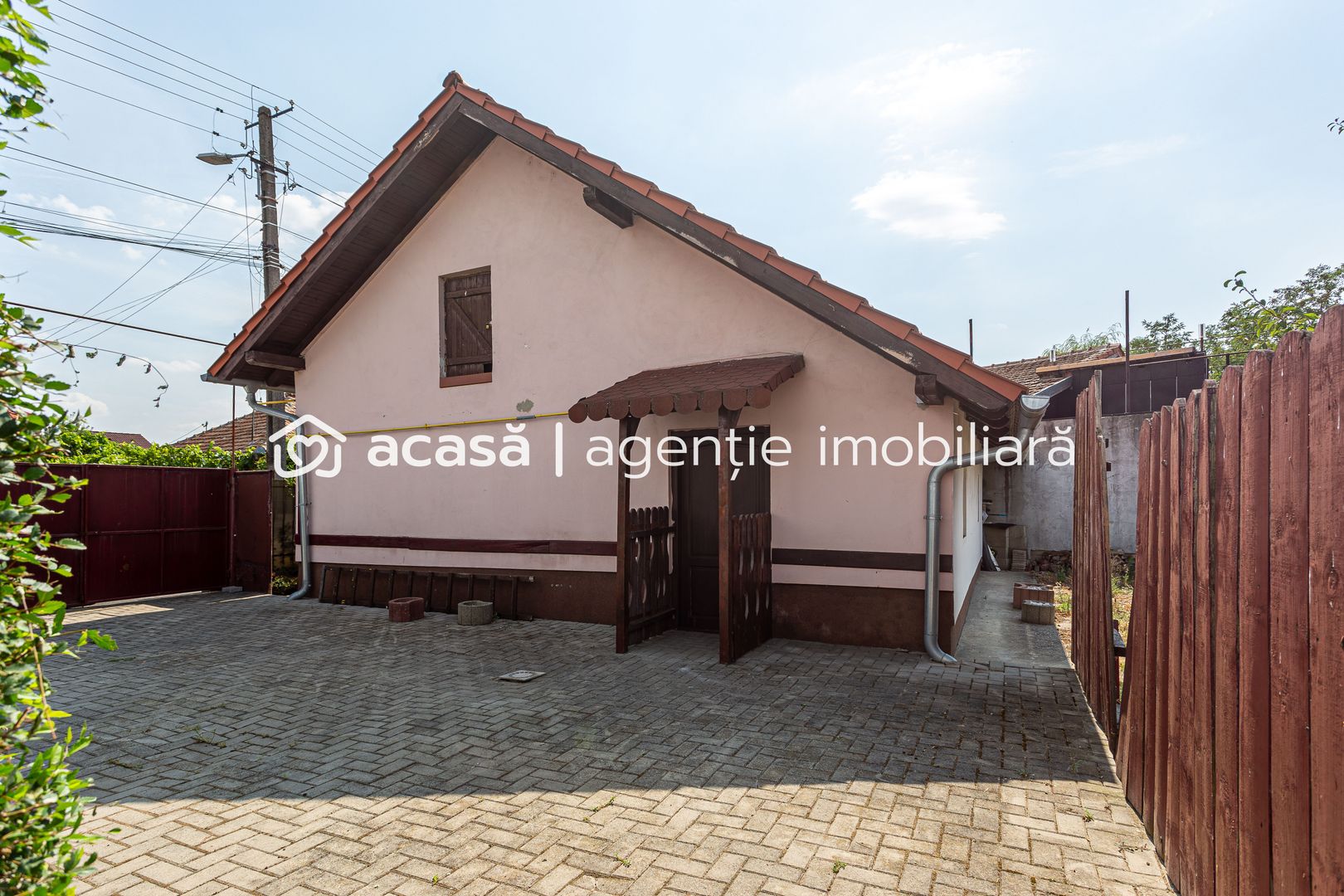 Casă cu 2 camere, renovată, în Bujac - Poză 1