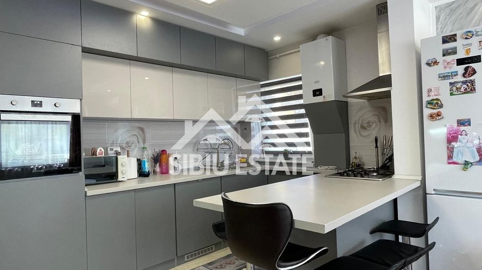 Apartament mobilat utilat 3 camere 2 balcoane–Șelimbar, Brana 123000 e - Poză 8