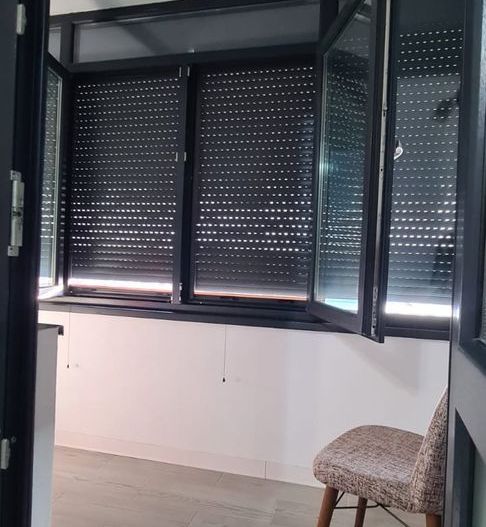 De vanzare apartament cu 3 camere, Piata Centrala, et. 3, 105.000 euro - Poză 8