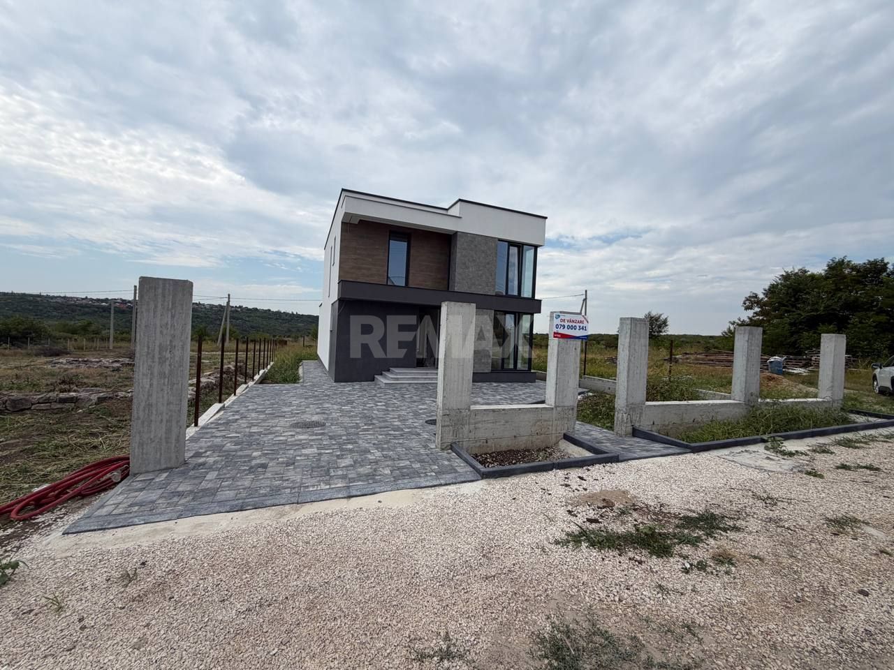 Casă modernă Hi-Tech de vânzare în Budești - Poză 9