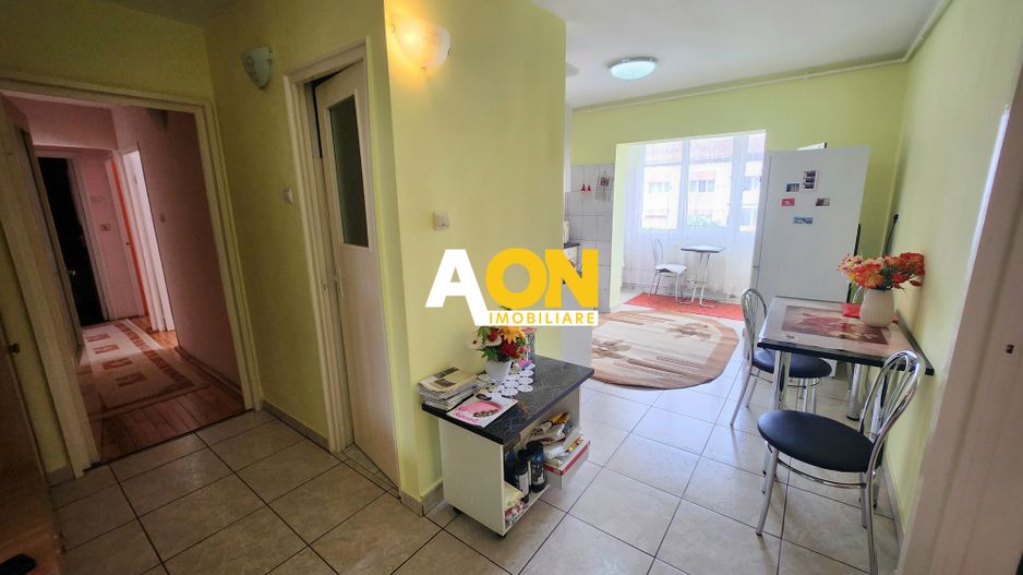 De vanzare apartament 3 camere, zona Cetate - Poză 4