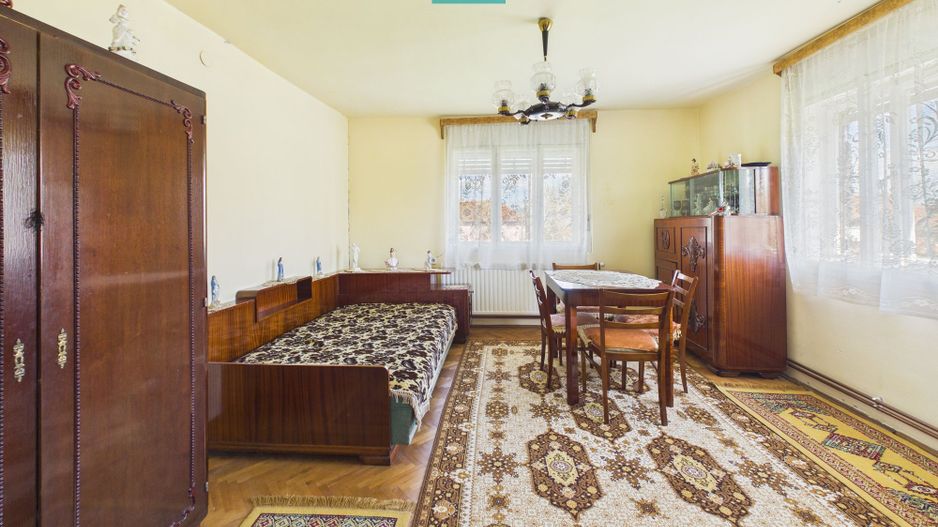 Casă solidă cu 5 camere in localitatea Almaș, Arad - Poză 10