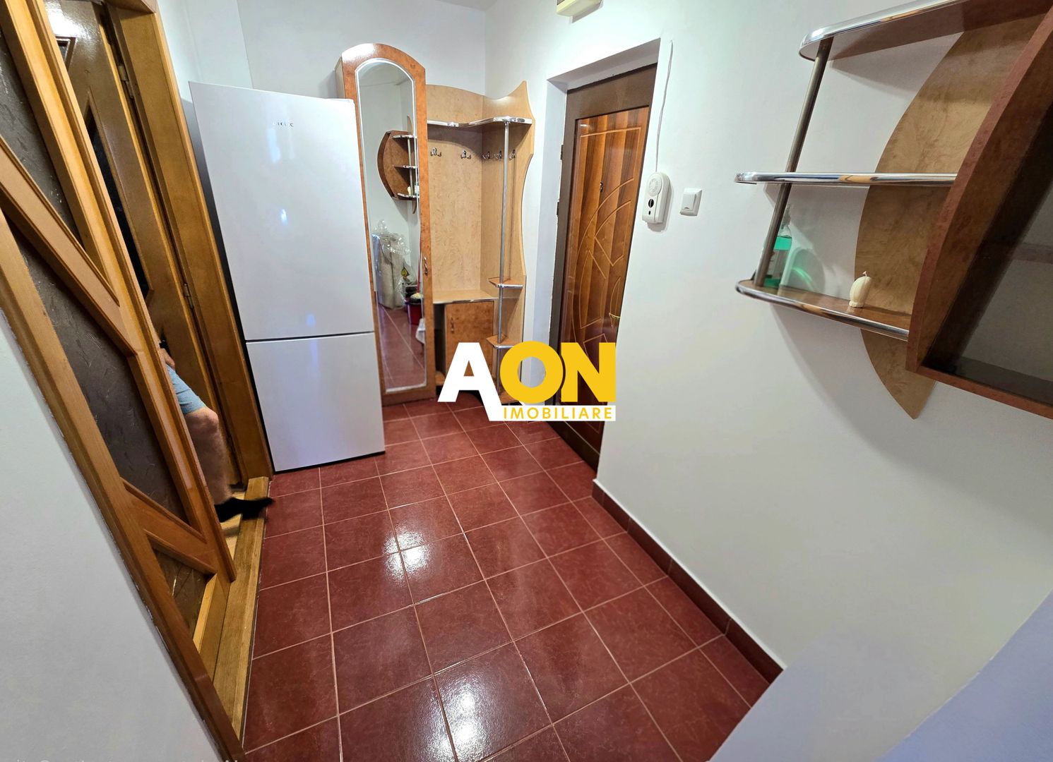 Apartament cu 2 Camere, Bloc cu Lift, Loc de Parcare, Zona Cetate - Poză 8