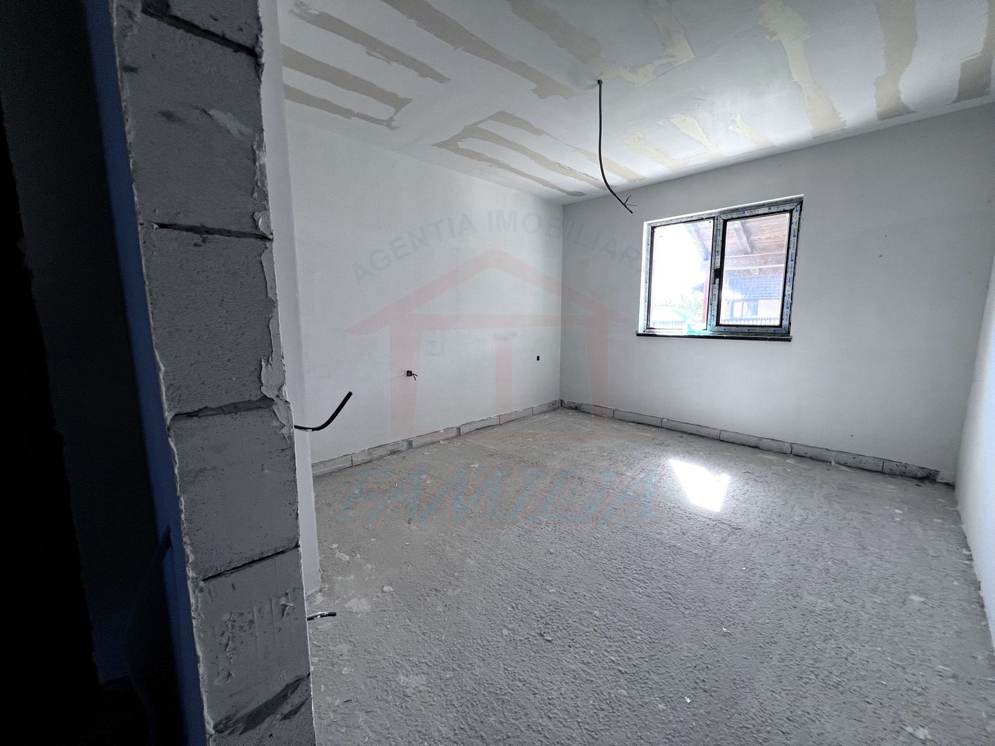 Vanzare casa P+M in Sendreni( in spatele Primariei), pret 99 000 euro - Poză 24