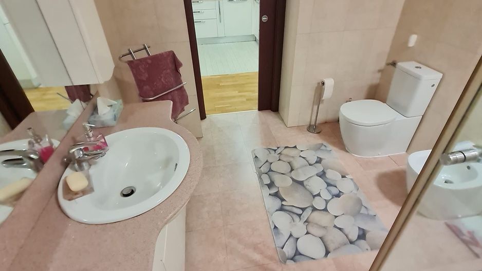 Vila generoasa,zona Lunei - Poză 14