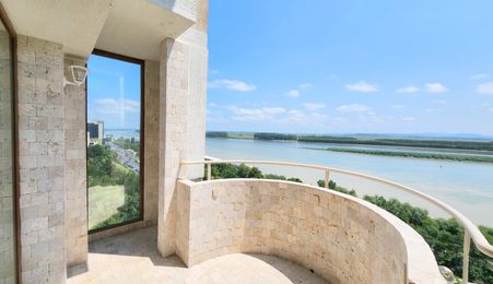 De vanzare apart. 3 camere Faleza , vedere Dunare, 78 mp, renovat premium