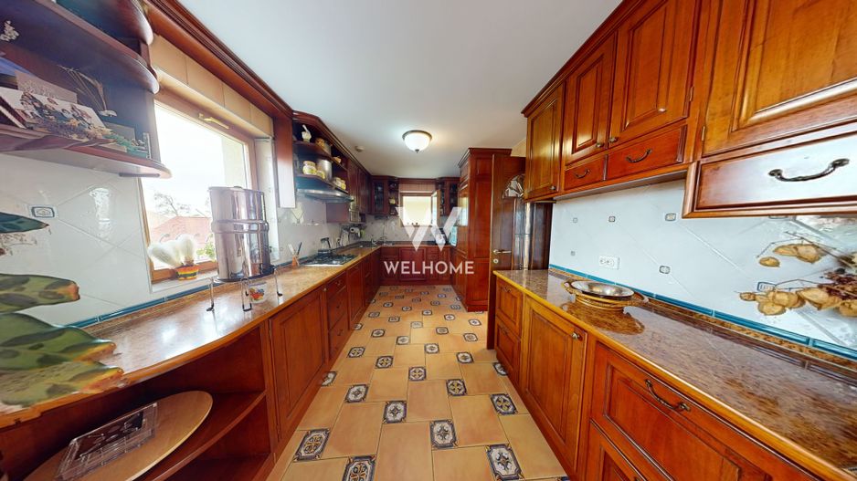 Casa individuala - 7 camere, 278 mp utili - Strand - Poză 2