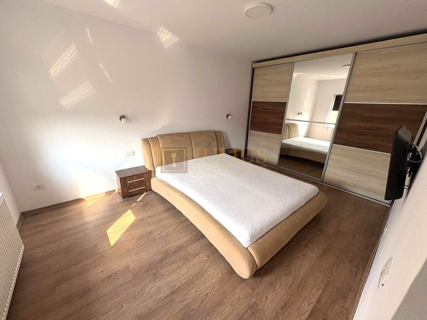 Apartament la curte, 2 băi, loc de parcare, zona linistita, dressing - Poză 4