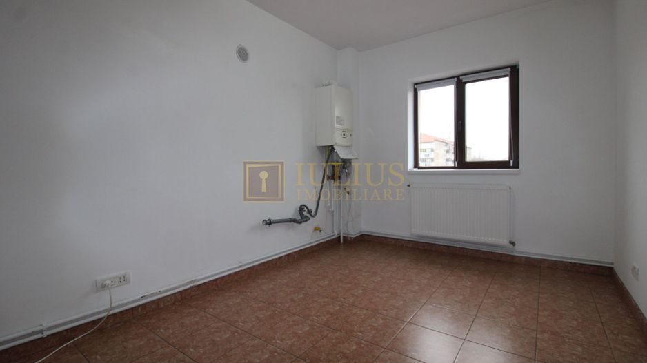 8 incaperi, 2 bai, centrala proprie, 3 locuri de parcare; Lipovei. - Poză 15