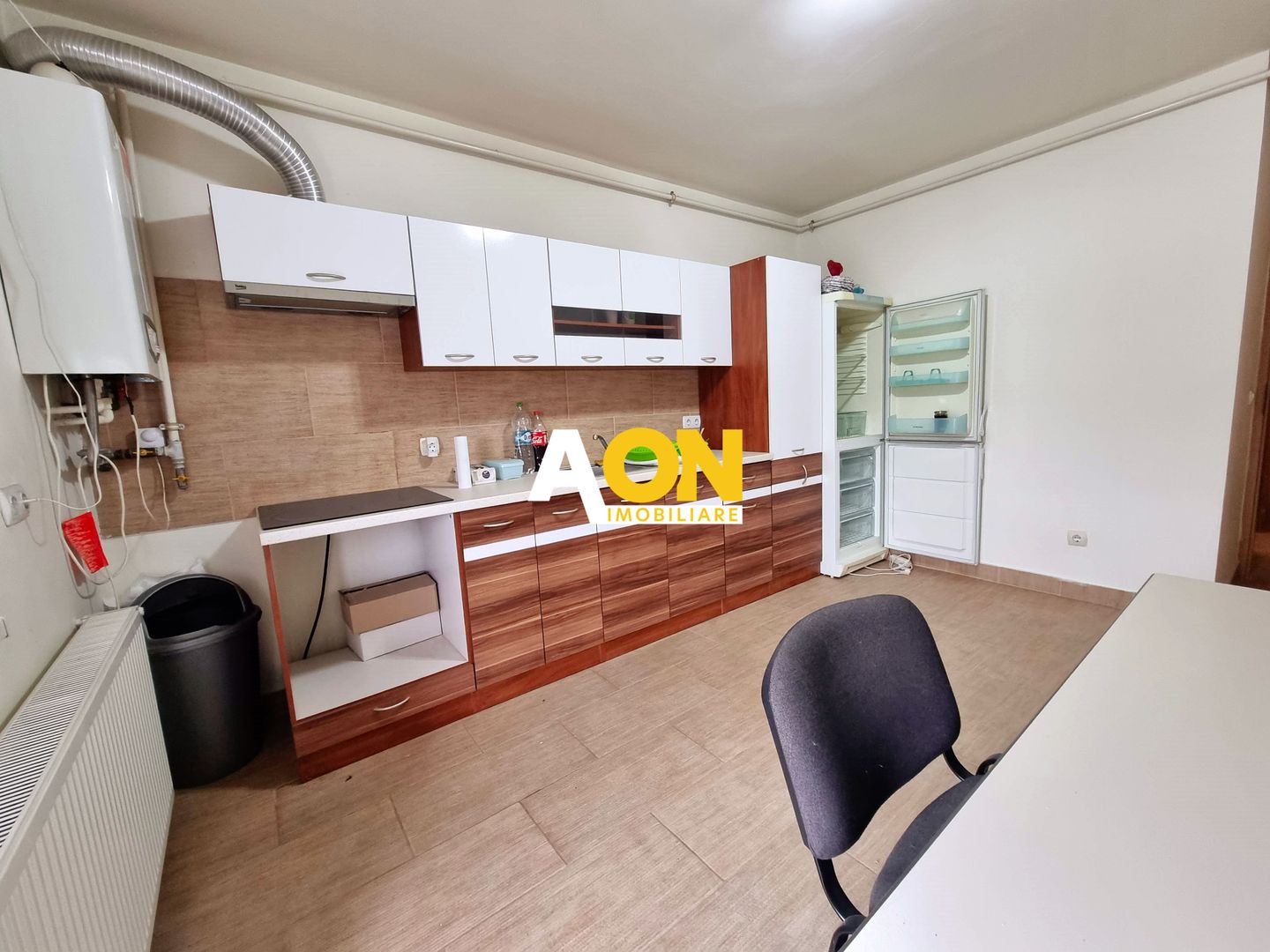 Apartament 2 camere, decomandat, cartier rezidential, Cetate - Poză 2