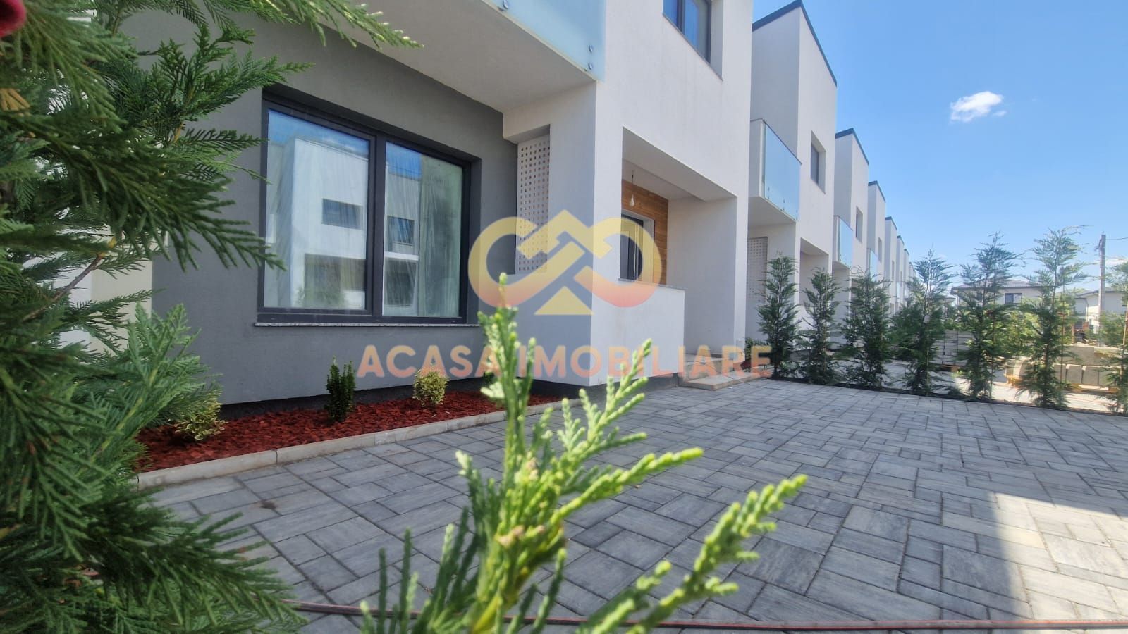 NOU APARTAMENT 4 CAMERE  101 MP CU GRADINA - Poză 2