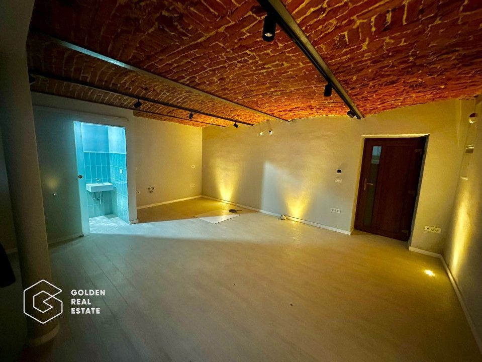 Oportunitate!Spatiu comercial 3 camere+apartament 2 camere la etaj,zona centrala - Poză 3