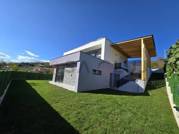 Casă individuală de vânzare – Baciu, Zona Sungarden! - Poză 3