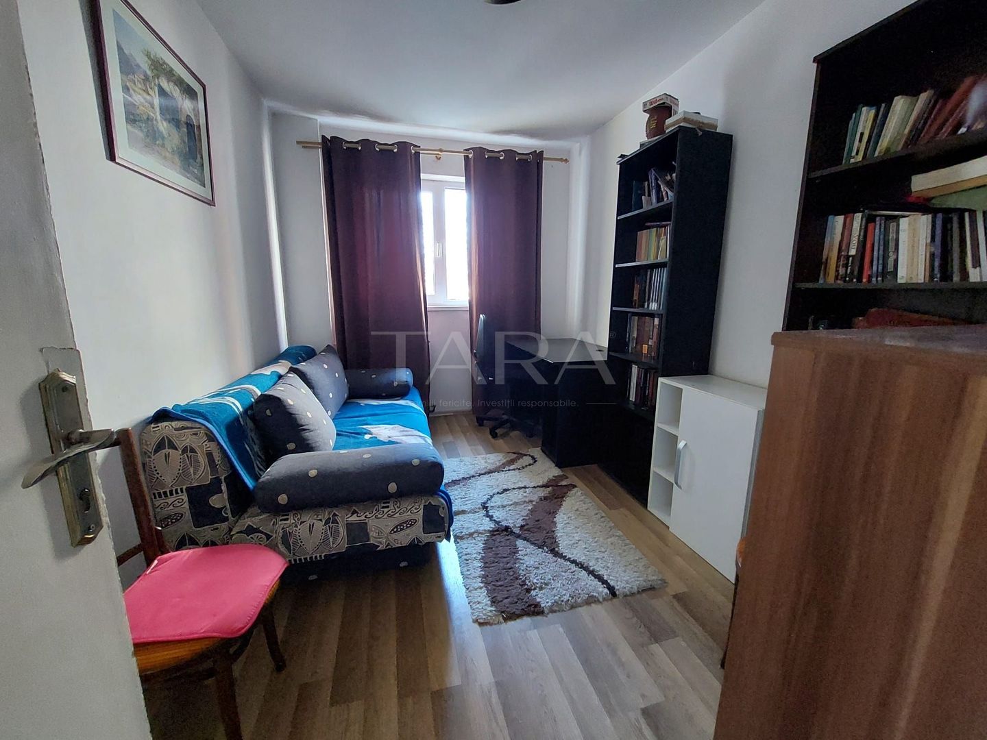 Apartament 4 camere decomandate, etaj intermediar, zonă excelentă. - Poză 2