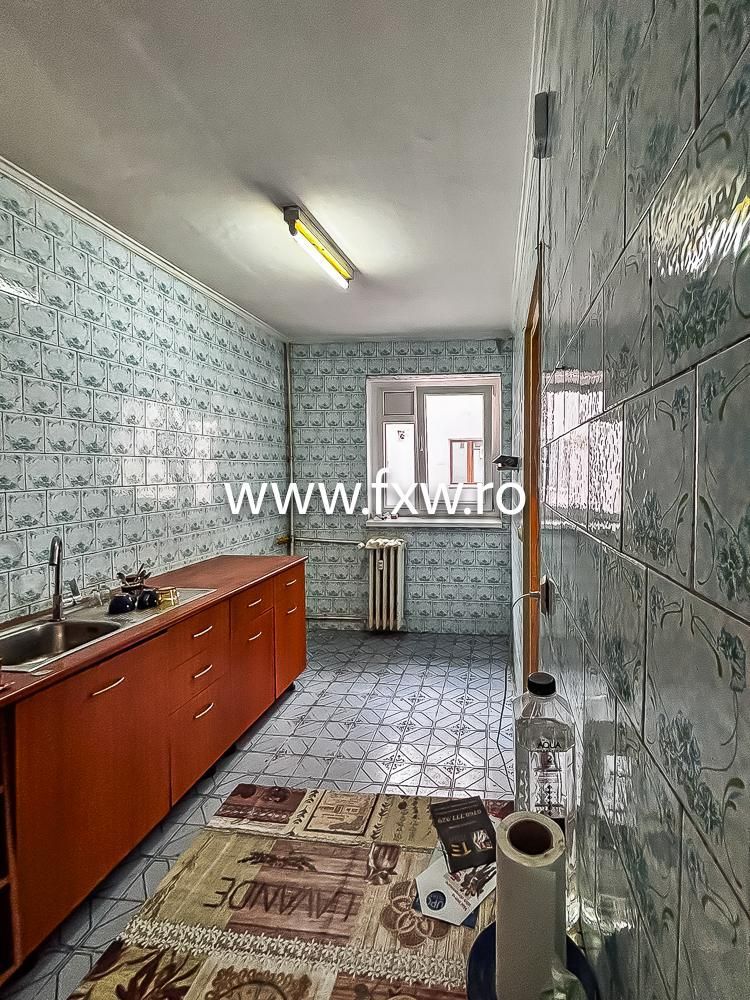 Apartament spațios de 3 camere, decomandat, langa metrou - Poză 4