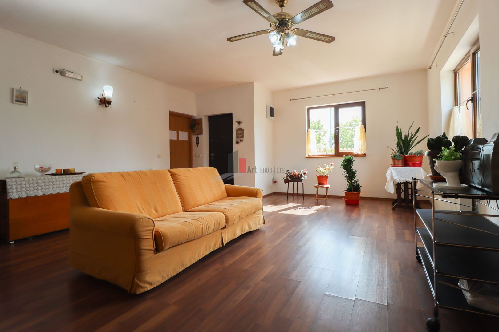 Vila "SEPHARA", teren 700 mp,  292 mp suprafata totala, NEGOCIABIL - Poză 1