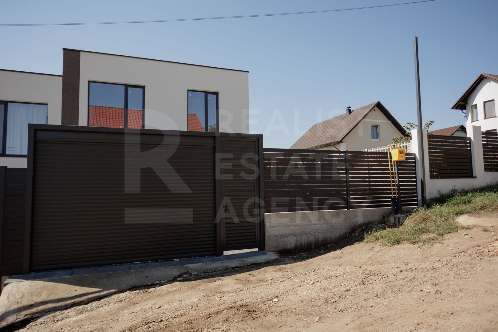 Vânzare  Duplex, 188 mp ,  str. Bujorilor , Ialoveni - Poză 1