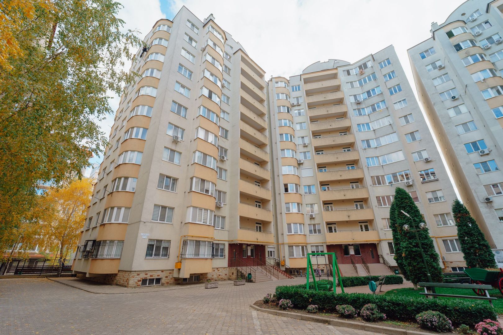 Apartament cu 3 camere I Buiucani I Alba Iulia - Poză 1