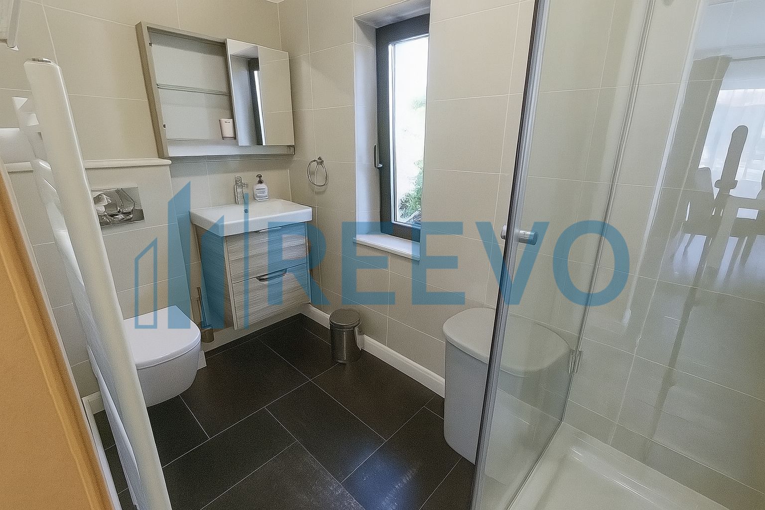 Proprietate Premium cu Două Case și Piscină în Hemeiuș - Poză 21