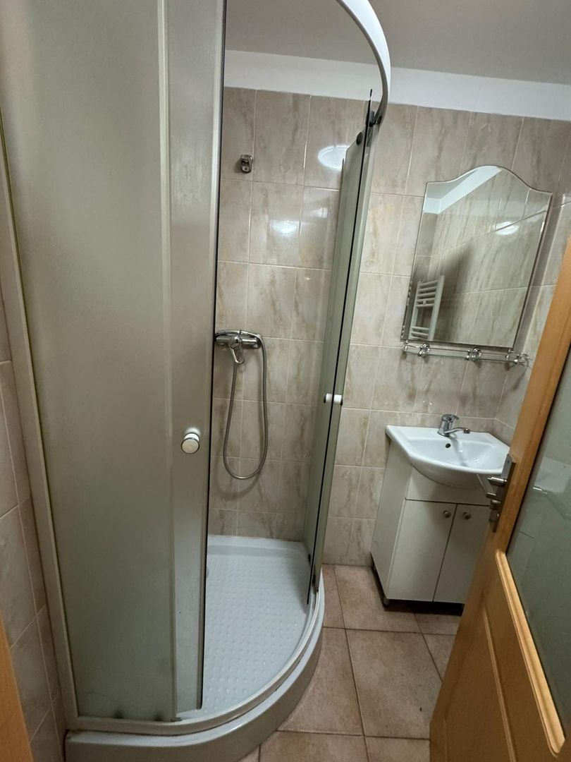 Casa de inchiriat, 25 camere, 25 bai, receptie,T719 - Poză 4