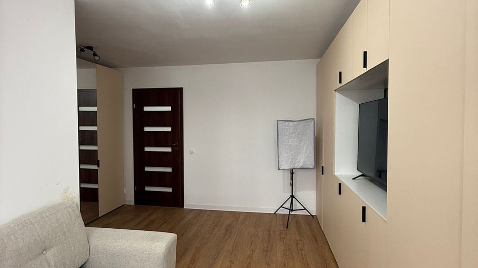 Garsonieră spațioasă de închiriat Apărătorii Patriei - Poză 1