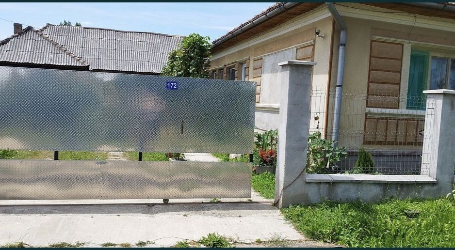 Casa si teren de vanzare - Poză 1