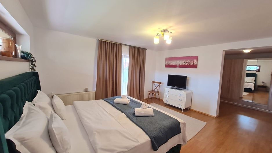 Vila spațioasă și recent renovată în Ghiroda! - Poză 6