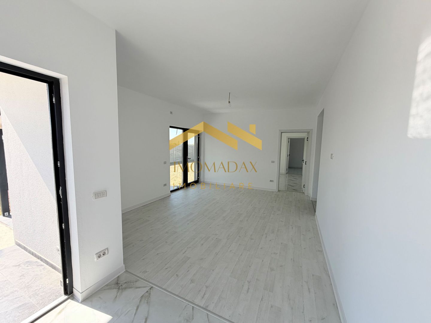 -Casa Individuala - Parter - 4 camere - - Poză 7