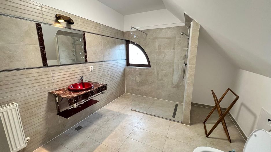 Casa cu 7 camere | 3 balcoane | Garaj | 220 mp + 80 mp curte | Cartier Panorama - Poză 30