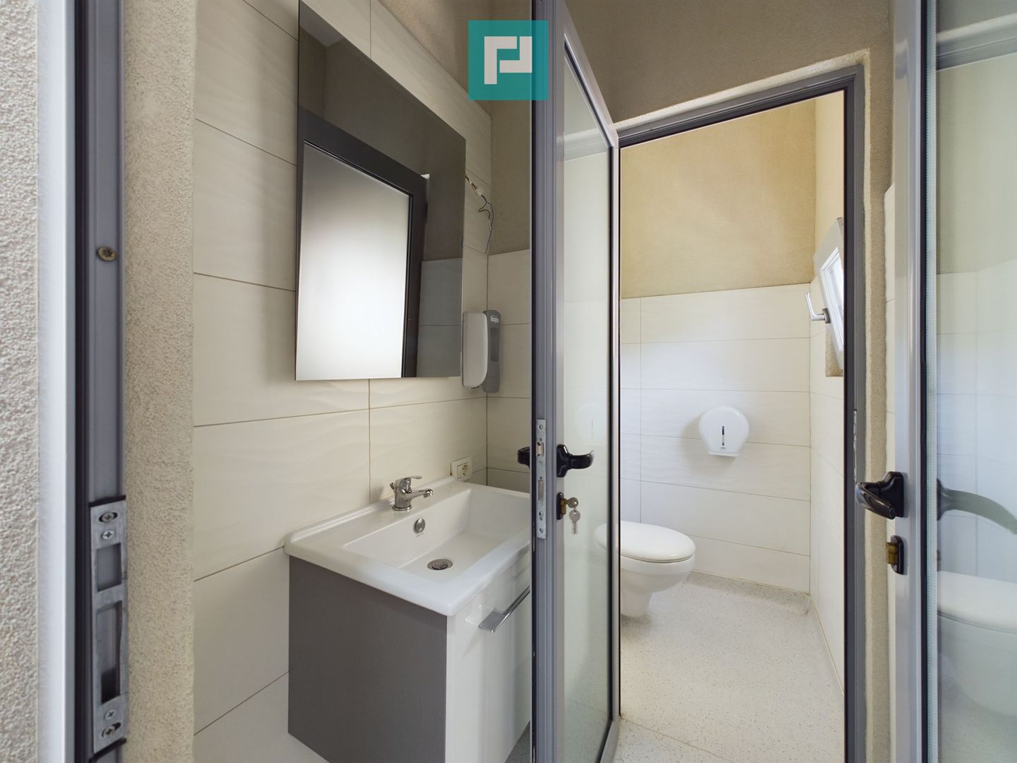 Vilă cu destinație multiplă situată ultracentral - Poză 23