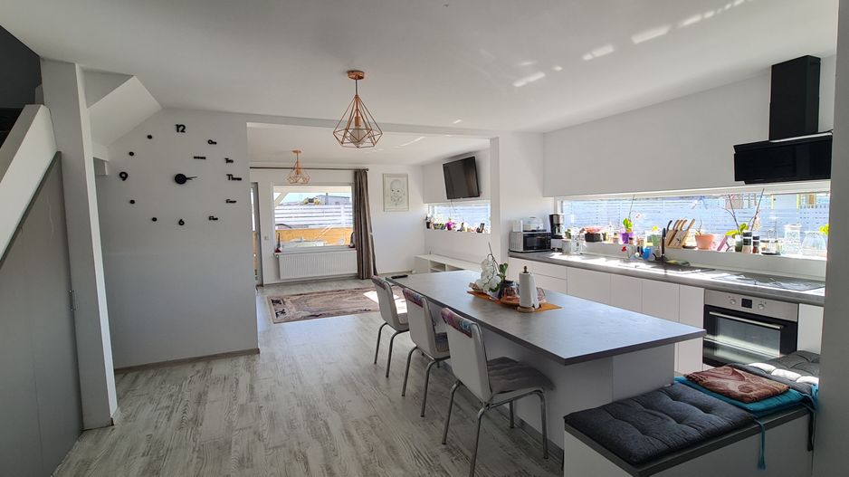 Casa 4 camere finalizata intabulata cartier Izvor Tarlungeni Brasov - Poză 1