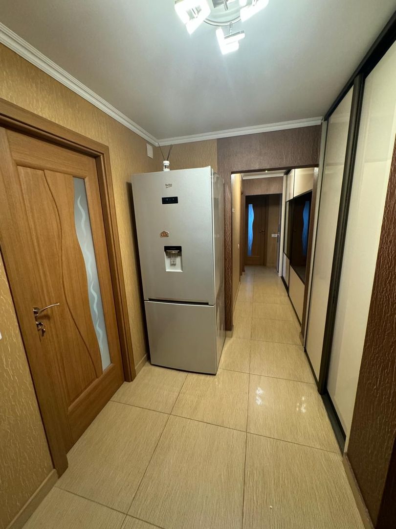 De inchiriat apartament cu 3 camere, Str. Nae leonard, etaj 3, 500 E - Poză 9