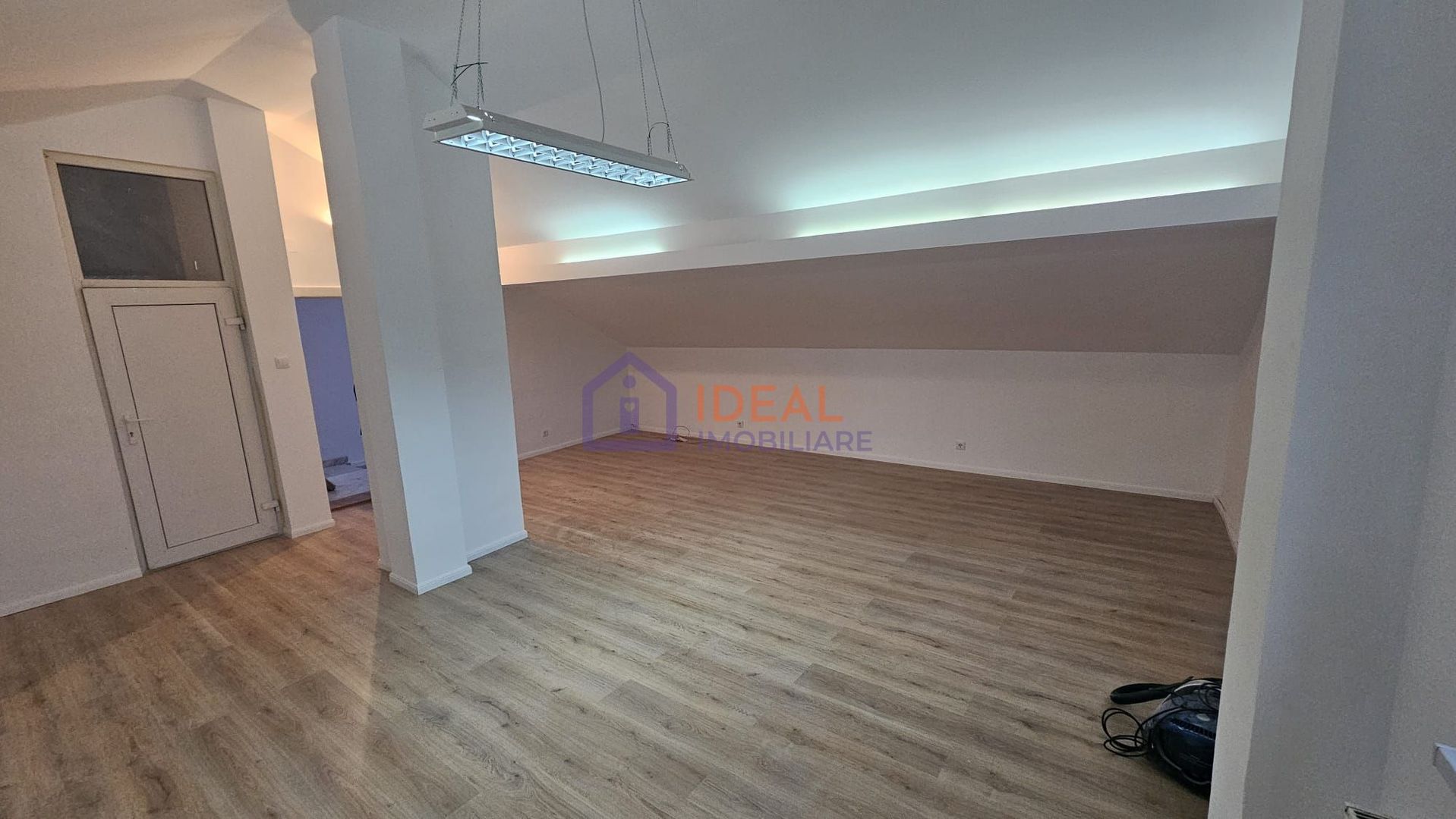 Spatiu Comercial cu 11 camere, 365 mp utili,  zona Cale Dumbravii - Poză 8