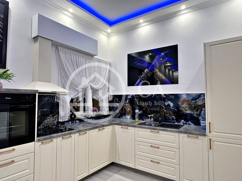 Apartament de vânzare cu 3 camere în zona centrală, Oradea - Poză 2