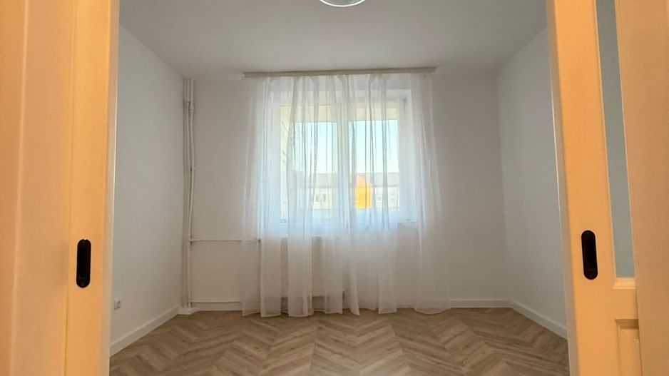 Apartament cu 3 camere – Zona Rogerius, Oradea - Poză 2