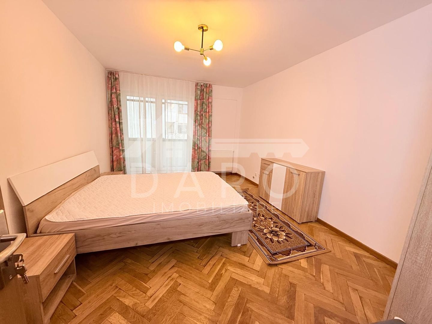 Inchiriez apartament cu 4 camere,cartier Tudor - Poză 4