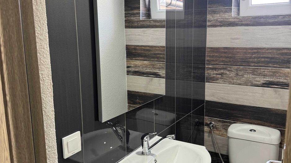 Casa complet renovata, 3 camere, 101 mp utili, pivnita, curte, Sebes - Poză 3